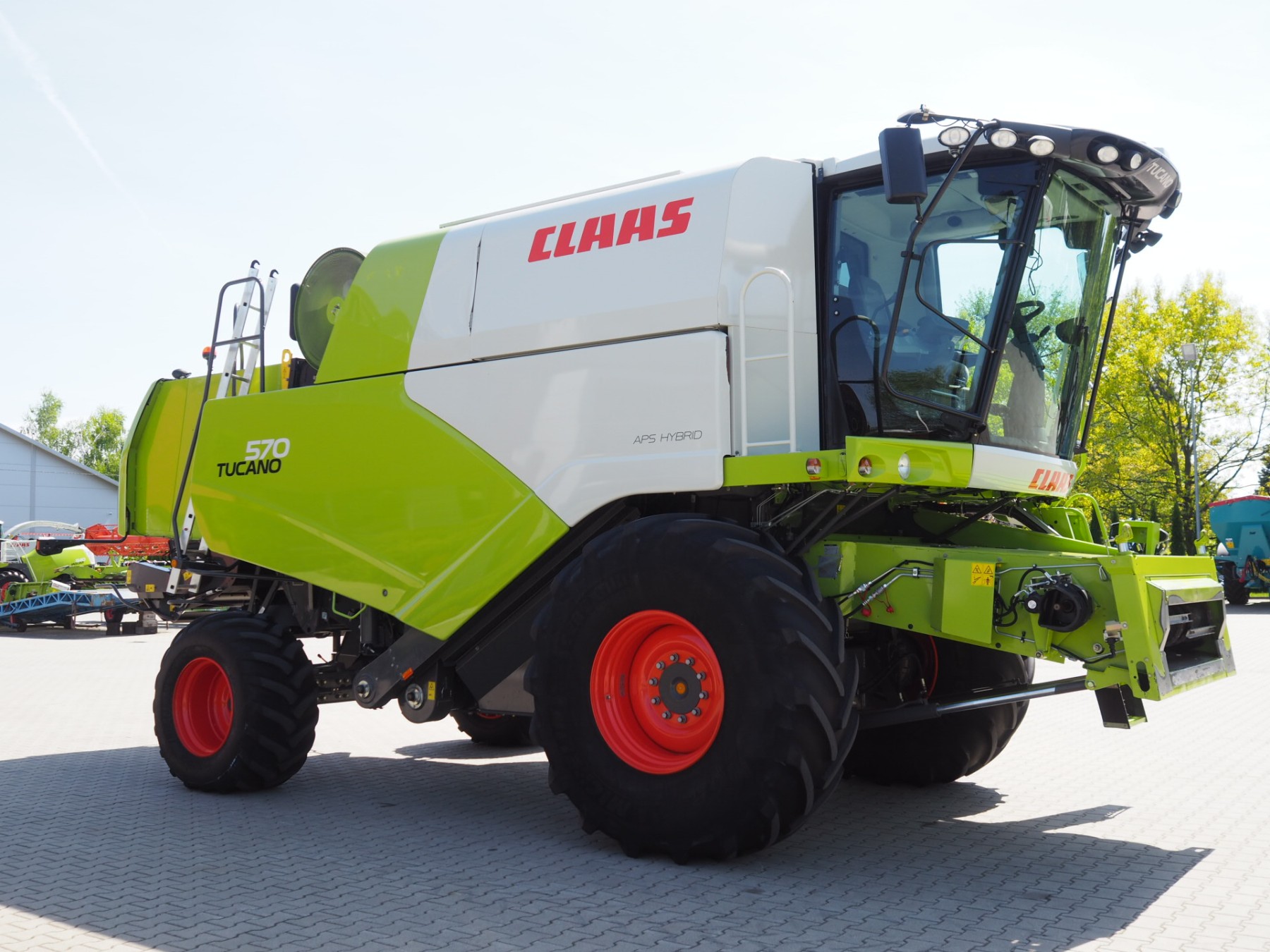 CLAAS Tucano 570 + V770