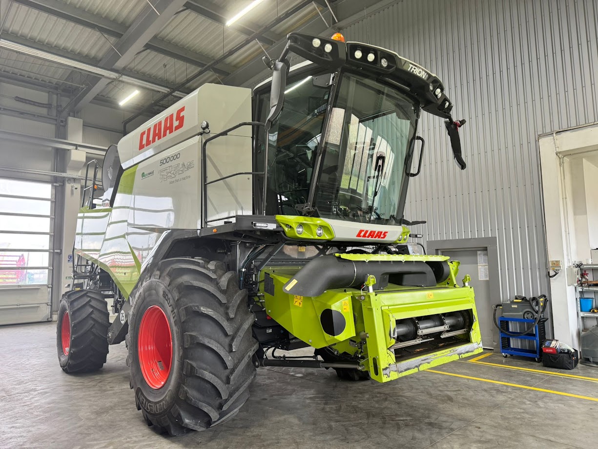 CLAAS Trion 650 + V680